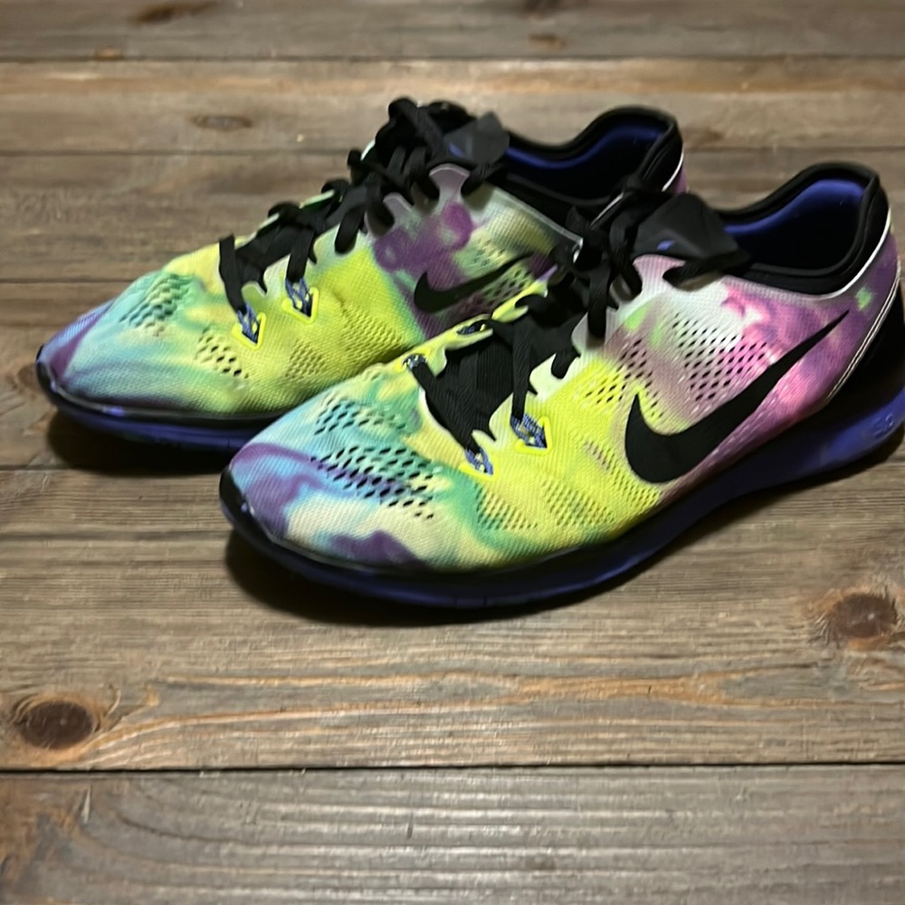 NIKE free tennis shoes